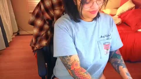 Snapshot of miacanela_xo chatting on 01.15.25 Mia online show from 01.15.25