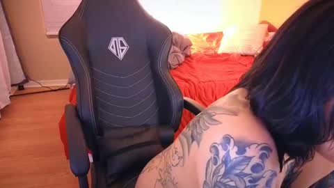 Snapshot of miacanela_xo chatting on 01.16.25 Mia online show from 01.16.25