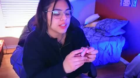Snapshot of miacanela_xo chatting on 01.21.25 Mia online show from 01.21.25