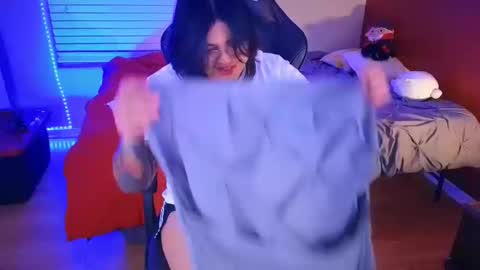 Snapshot of miacanela_xo chatting on 01.27.25 Mia online show from 01.27.25