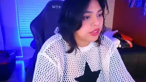Snapshot of miacanela_xo chatting on 01.28.25 Mia online show from 01.28.25