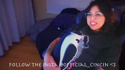 Snapshot of miacanela_xo chatting on 02.06.25 Mia online show from 02.06.25