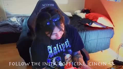 Snapshot of miacanela_xo chatting on 02.15.25 Mia online show from 02.15.25