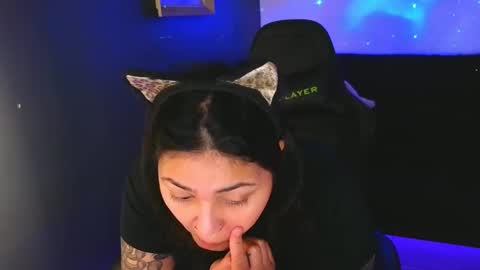 Snapshot of miacanela_xo chatting on 09.08.25 Mia online show from 09.08.25