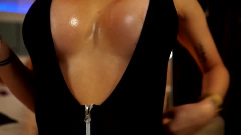 Mia online show from 11.05.25