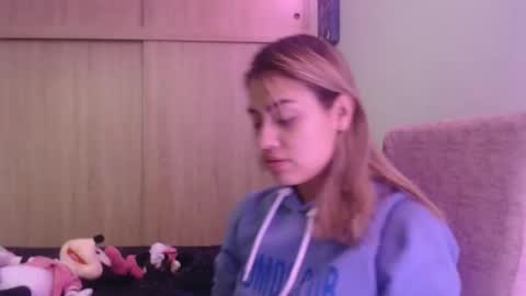 Snapshot of miacollings1 chatting on 12.21.25 Miia online show from 12.21.25