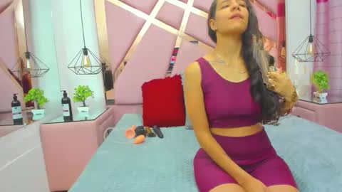 MiaCours online show from 12.16.25