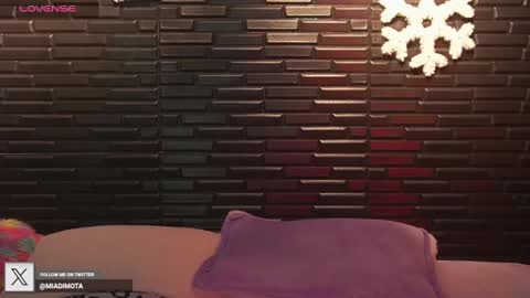 Snapshot of miadimota chatting on 12.04.24 Mia online show from 12.04.24