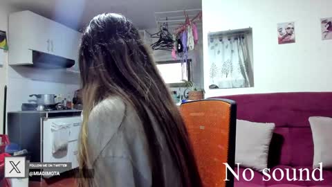 Snapshot of miadimota chatting on 01.16.25 Mia online show from 01.16.25