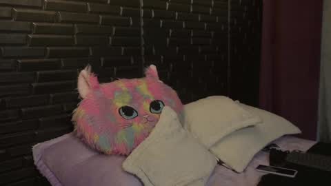 Snapshot of miadimota chatting on 01.23.25 Mia online show from 01.23.25