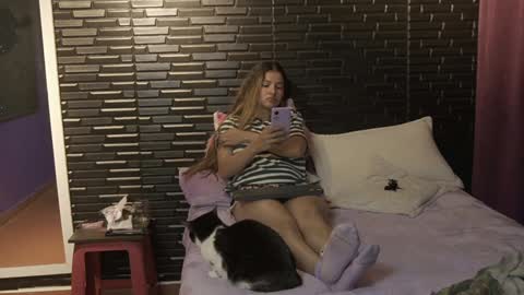 Snapshot of miadimota chatting on 01.26.25 Mia online show from 01.26.25