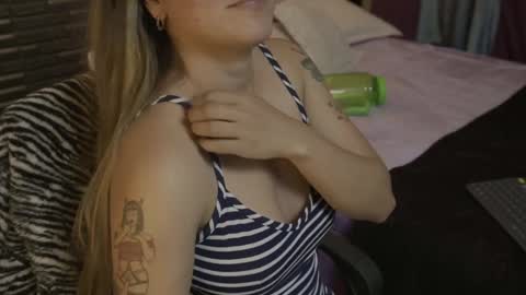 Snapshot of miadimota chatting on 01.27.25 Mia online show from 01.27.25