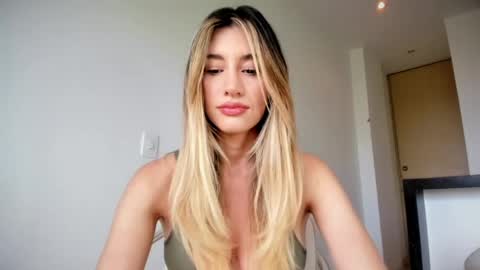 Mia online show from 05.30.26