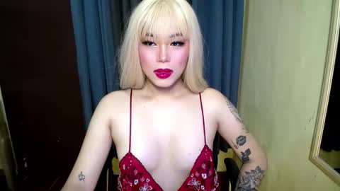 Snapshot of miah_here chatting on 09.27.25 Miah online show from 09.27.25