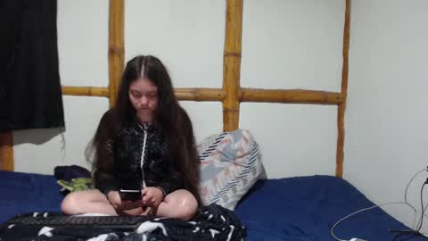 Snapshot of miahells chatting on 02.15.25 Mia Sam online show from 02.15.25