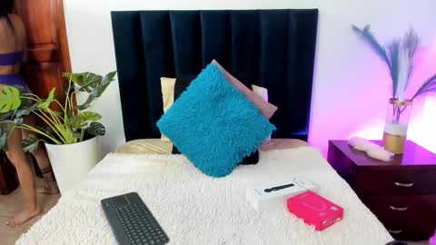 miahertz online show from 10.12.25