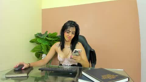 Mia online show from 08.04.26