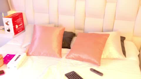 Mia  online show from 06.18.26