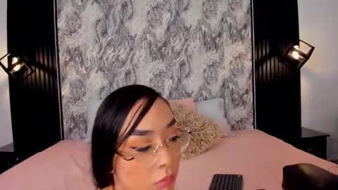 Mia Larouse online show from 02.10.26