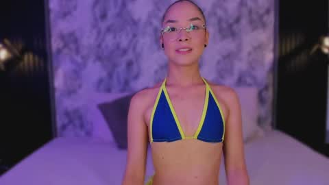 Mia Larouse online show from 05.05.26