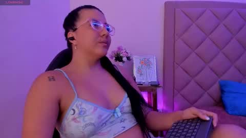 Mia  online show from 10.12.25