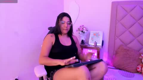 Mia  online show from 10.15.25
