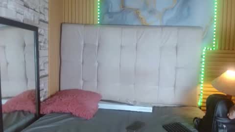 Snapshot of mialuna303av chatting on 04.04.26 mialuna303av online show from 04.04.26