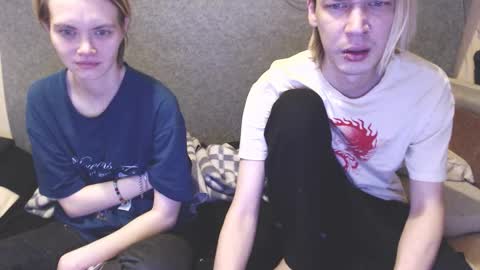 Snapshot of mialy_slim chatting on 11.17.25 mialy_slim online show from 11.17.25