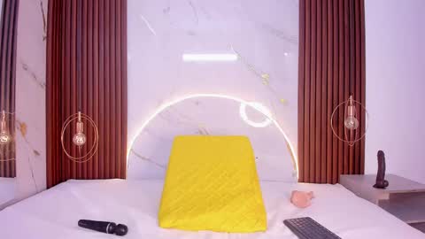 Mia  online show from 03.11.25