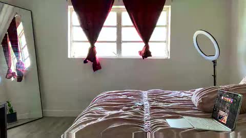 Snapshot of miamiworld chatting on 11.15.25 MiamiWorld online show from 11.15.25