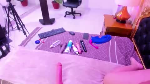 Snapshot of miamoxxy chatting on 10.17.25 Mia online show from 10.17.25