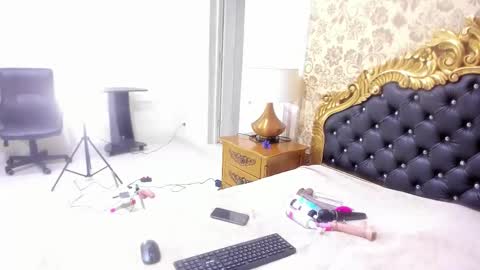 Snapshot of miamoxxy chatting on 10.22.25 Mia online show from 10.22.25