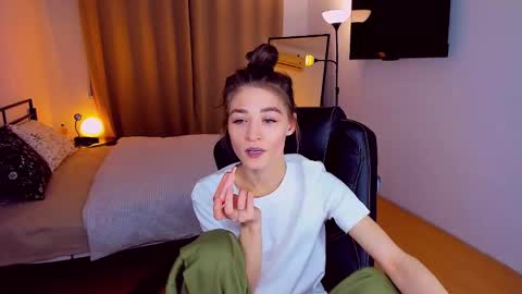 Mia online show from 02.17.25