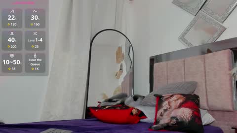 miapearls_ online show from 12.15.25