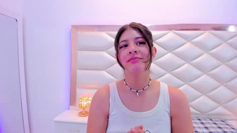 Snapshot of miaqueen021 chatting on 01.15.25 Sweetie Mia online show from 01.15.25