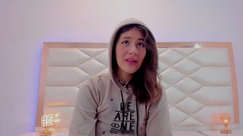 Snapshot of miaqueen021 chatting on 01.21.25 Sweetie Mia online show from 01.21.25