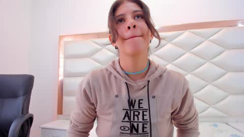 Snapshot of miaqueen021 chatting on 01.29.25 Sweetie Mia online show from 01.29.25