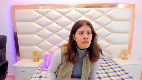 Snapshot of miaqueen021 chatting on 02.07.25 Sweetie Mia online show from 02.07.25