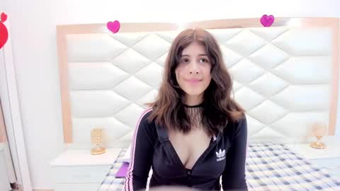 Snapshot of miaqueen021 chatting on 02.13.25 Sweetie Mia online show from 02.13.25