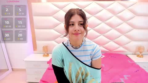 Snapshot of miaqueen021 chatting on 02.26.25 Sweetie Mia online show from 02.26.25