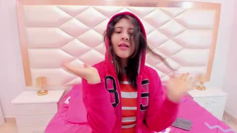 Snapshot of miaqueen021 chatting on 03.12.25 Sweetie Mia online show from 03.12.25