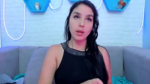 Snapshot of miaquevedo chatting on 01.18.25 Mia Quevedo online show from 01.18.25