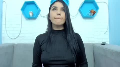 Snapshot of miaquevedo chatting on 01.29.25 Mia Quevedo online show from 01.29.25