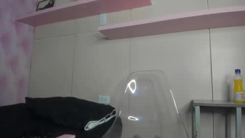 Snapshot of miarivers_ chatting on 01.08.26 MIA online show from 01.08.26