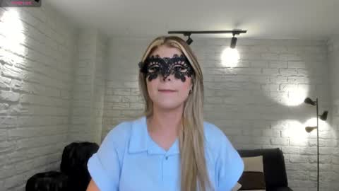 Snapshot of miasilvax chatting on 06.19.26 Mia Silva online show from 06.19.26