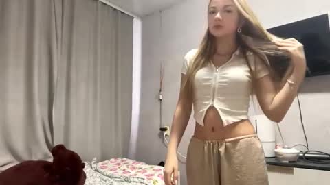 Snapshot of miasuszynski chatting on 02.08.26 Milana online show from 02.08.26