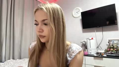 Snapshot of miasuszynski chatting on 03.10.26 Milana online show from 03.10.26