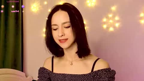 Snapshot of miasweetashoney chatting on 12.19.25 Mia online show from 12.19.25