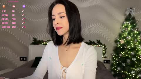 Snapshot of miasweetashoney chatting on 01.12.26 Mia online show from 01.12.26