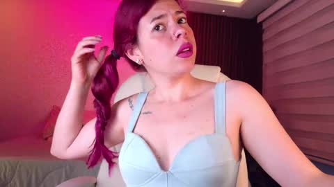 Snapshot of miatorres4 chatting on 02.18.26 miatorres4 online show from 02.18.26